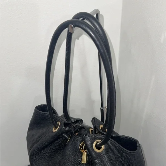 Women’s Handbag Michael Michael Kors
Black Tassel Leather Shoulder Bag AUTHENTIC - Picture 3 of 9